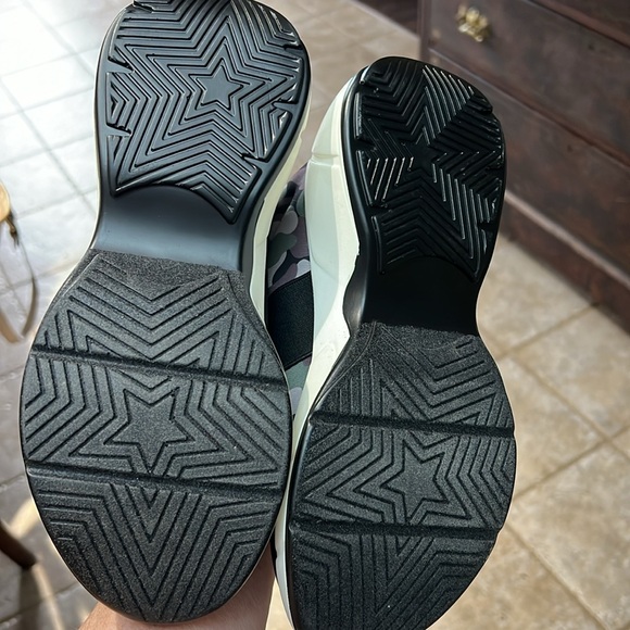NEW WITHOUT TAGS! JUICY COUTURE CAMO RUNNERS 👟 - Picture 5 of 7